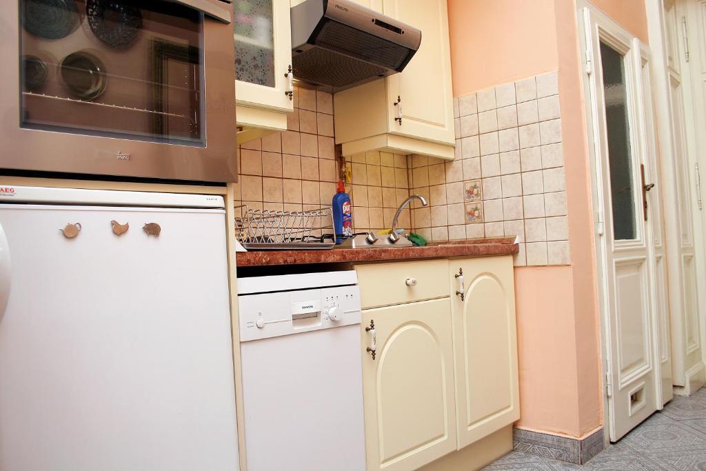 Budapest Tourist Apartments - Jozsef Koerut Room photo